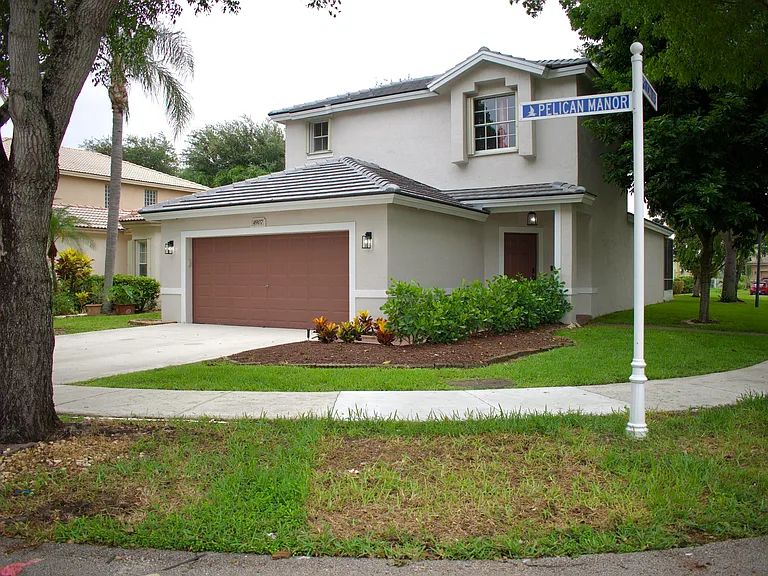 4907 Pelican Mnr — Photo 1