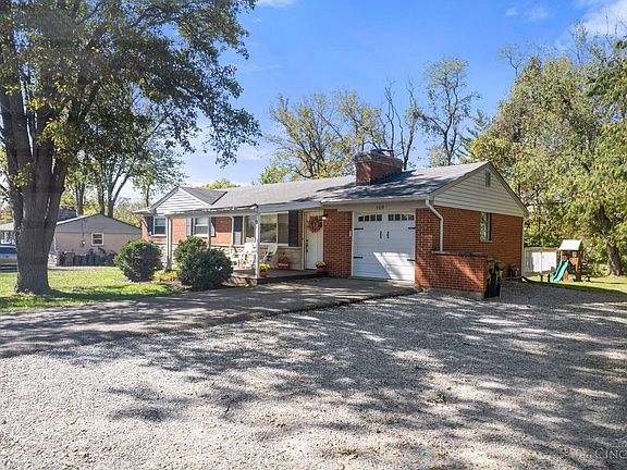 3rd image of 5519 Betty Ln