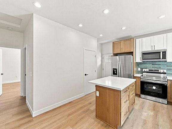 4th image of 33 Sunol St