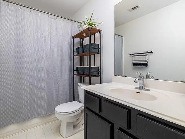 536 W Metcalfe St — Photo 8