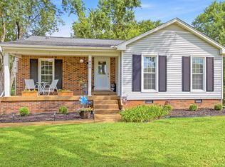 904 Harpeth Bend Dr, Nashville, TN 37221