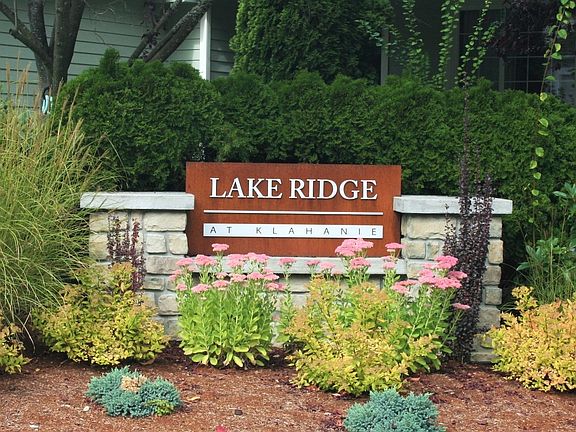Neighborhood of LakeRidge