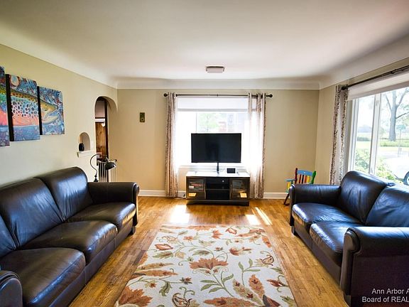 2nd image of 1383 James Ave