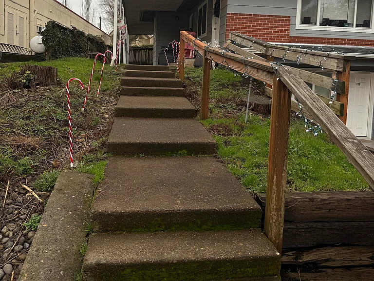 NE Hillaire Ct — Photo 3