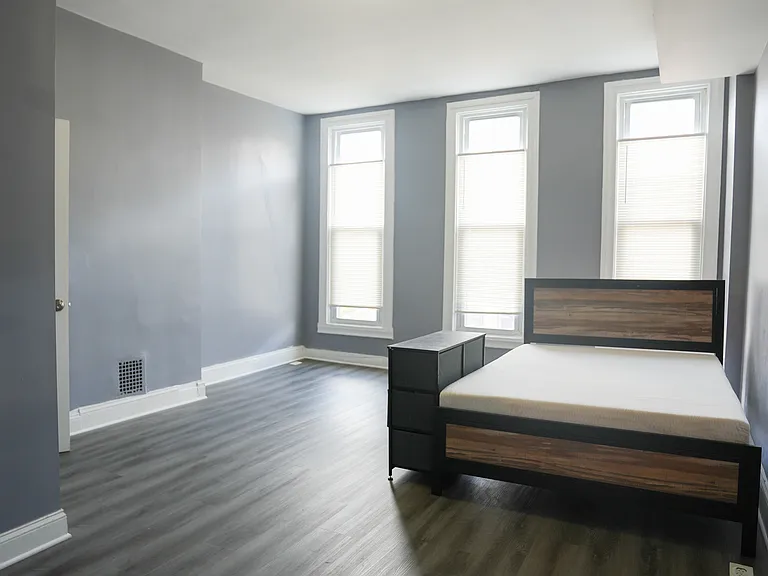 1321 W Lafayette Ave — Photo 11