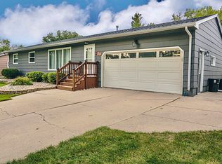 621 17th Ave NE, Aberdeen, SD 57401