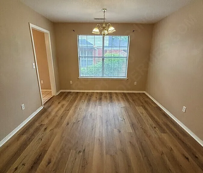 2538 W Houston St — Photo 5