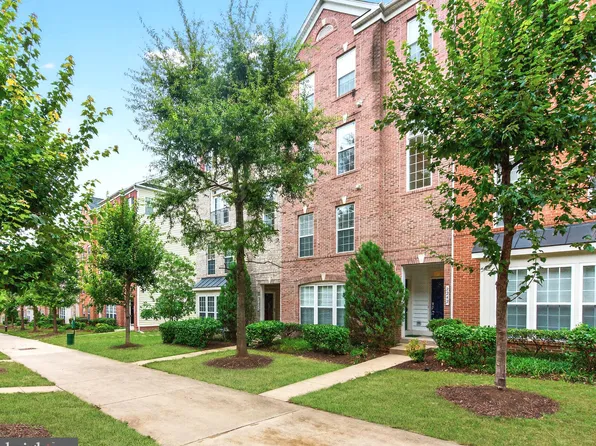2242 Margraf Cir, Woodbridge, VA 22191