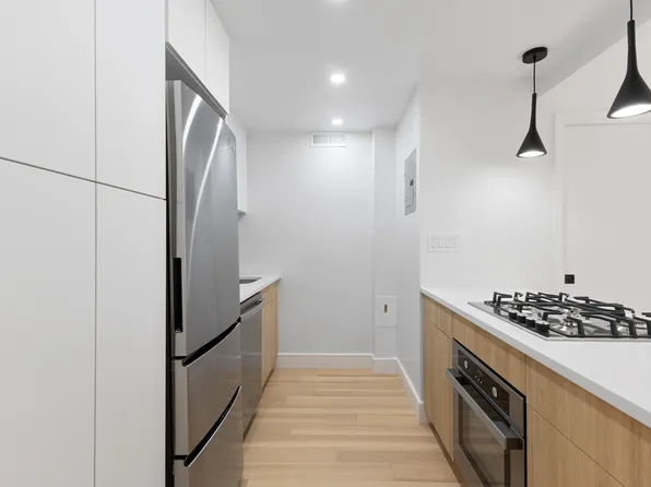 321 East 48th Street image 3 of 9