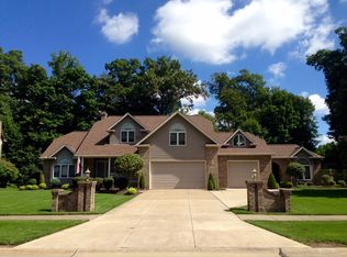 6825 Chadbourne Dr, Valley View, OH 44125