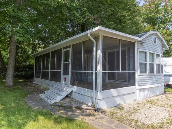 978 Timberlynn Trl, Sanford, MI 48657