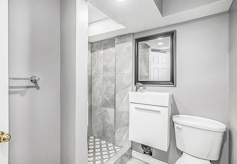 1169 Normandy Cres — Photo 14