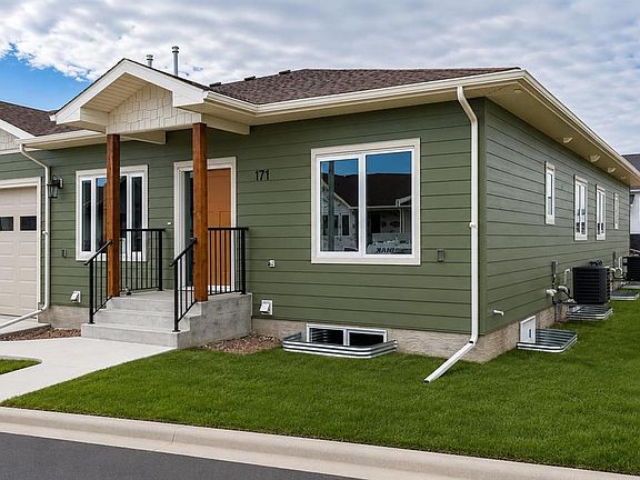 3rd image of 171 N Parkview Cres W