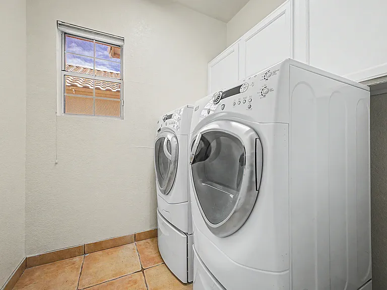 691 S Sahuaro Dr — Photo 18