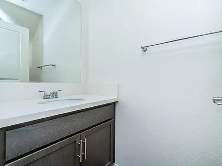 8123-8137 Cascio Ct — Photo 17