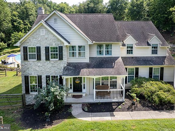 4th image of 224 Elkview Rd