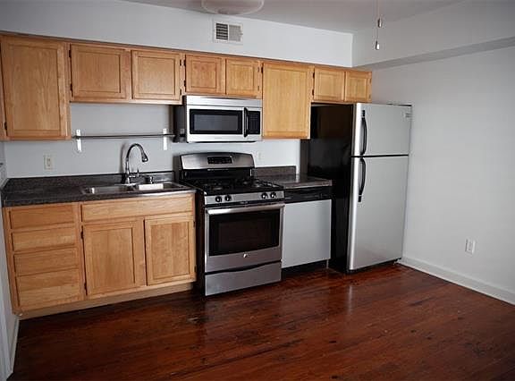 2nd image of 1121 Washington Ave #B