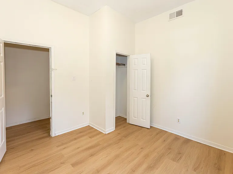 993 Oakview St #101 — Photo 11