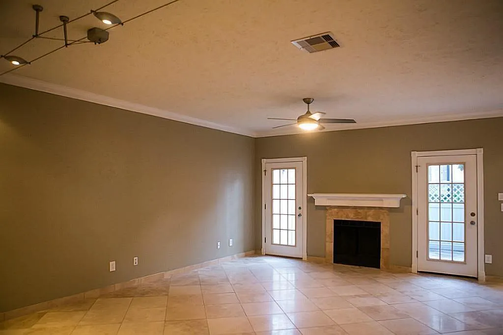 2 bed, 2.5 bath, 1640 sqft, $1,675 — Photo 3
