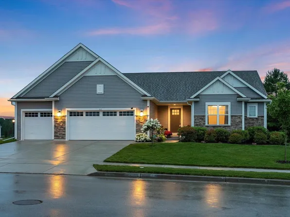 213 Emerald BOULEVARD, Saukville, WI 53080