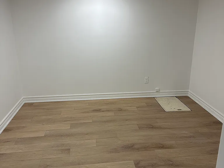 105 Sandown Ave #BASEMENT — Photo 6