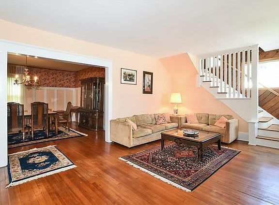 Spacious living room
