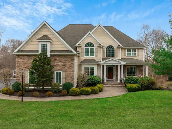 52 Connelly Hill Rd, Hopkinton, MA 01748