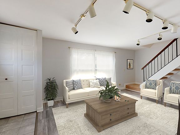 2nd image of 368 Farmingdale Cir