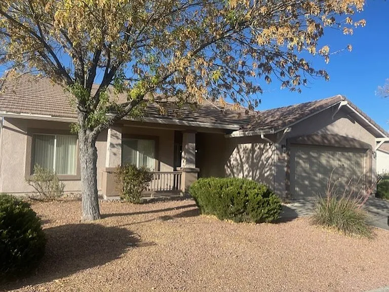 1690 W Wagon Wheel Rd — Photo 2