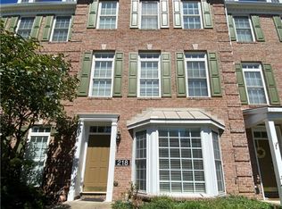 218 Park Square Ln, Pittsburgh, PA 15238