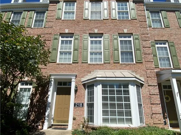 218 Park Square Ln, Pittsburgh, PA 15238