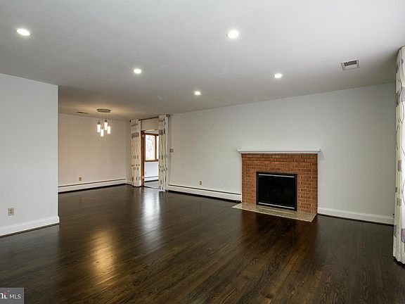 4th image of 7405 Walton Ln