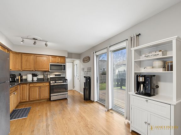 3rd image of 306 Juniper Rd