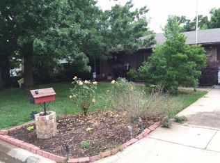 1202 Laurel Dr, Arlington, TX 76012