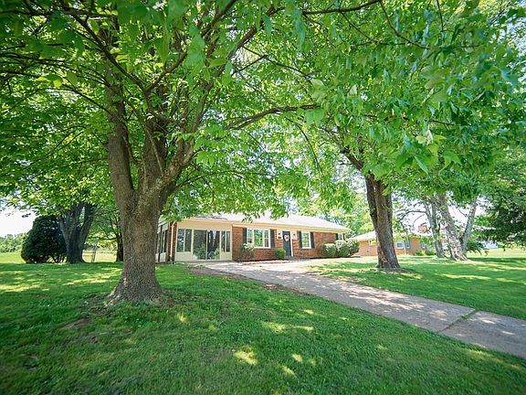3rd image of 5909 Hines Cir