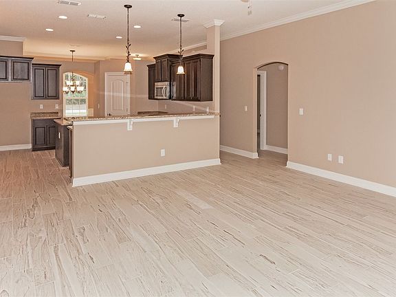 3rd image of 313 Crystal Lake Dr