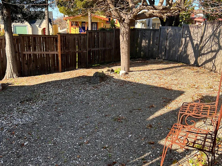 555 Mount St — Photo 15