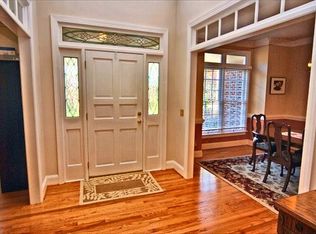 100 Laurelwood Ln, Cary, NC 27518