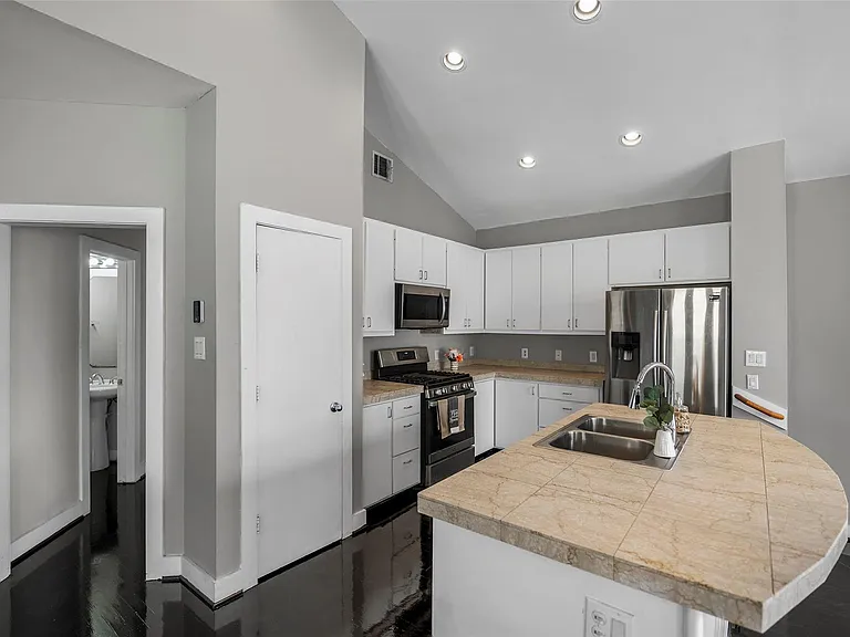 9705 Linkmeadow Ln — Photo 8