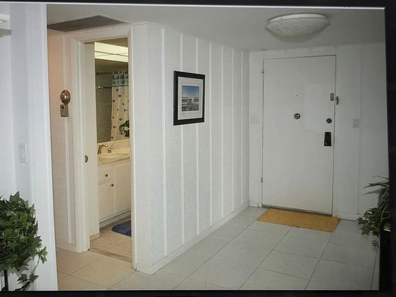 TKB A102 - Entrance way