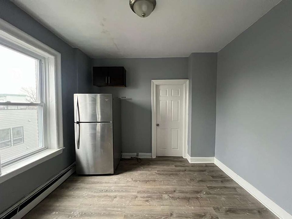 2nd image of 149 Zabriskie St #44A