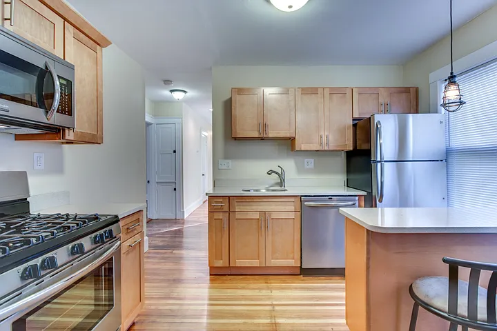 3 bed, 1000 sqft, $2,650 — Photo 1
