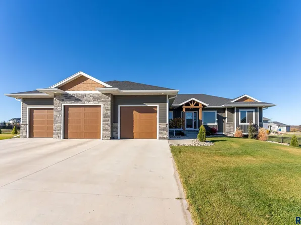 7401 E Twin Pines Ct, Sioux Falls, SD 57110