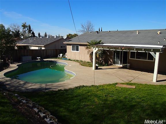 3rd image of 5549 Chauncey Way