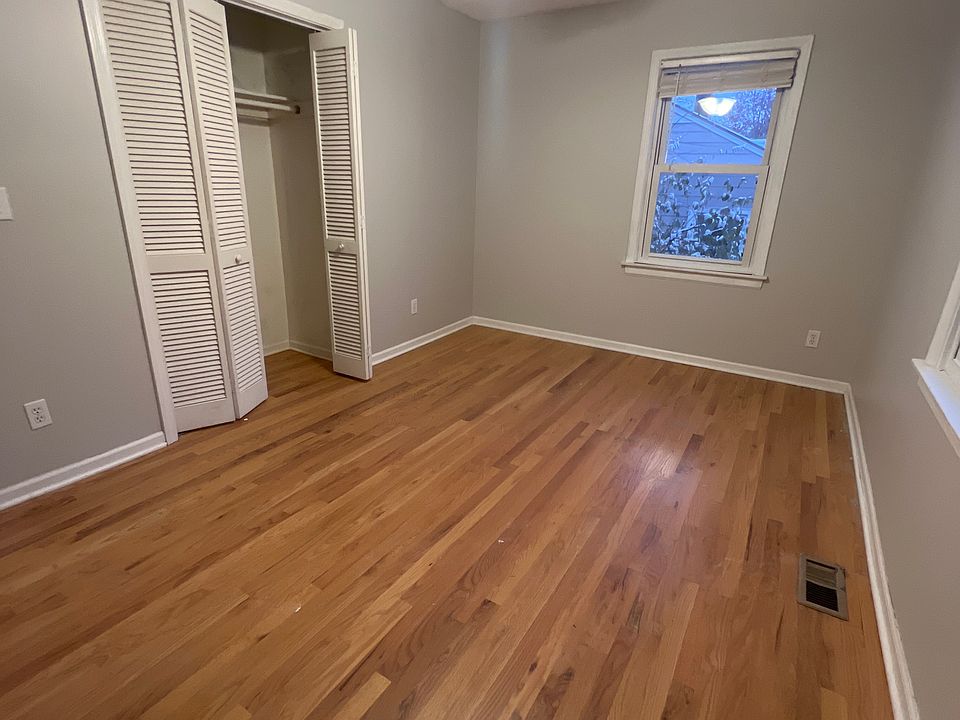 1st image of 913 E 100th Ter