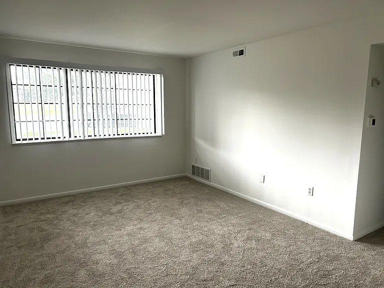 Charter Oaks Apartments — Photo 186