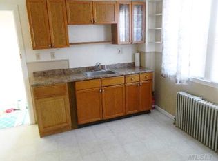 4 Woodlawn Ave, Ronkonkoma, NY 11779