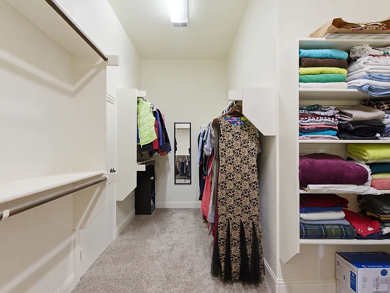 2304 Lynbridge Cir — Photo 19