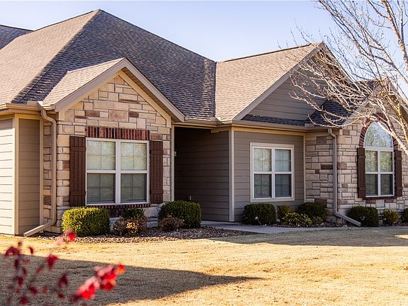 3rd image of 2306 SW Moorland Ln