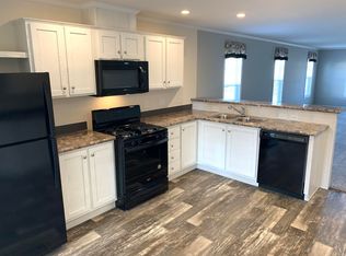 58945 Ivy Ct, Lenox, MI 48048